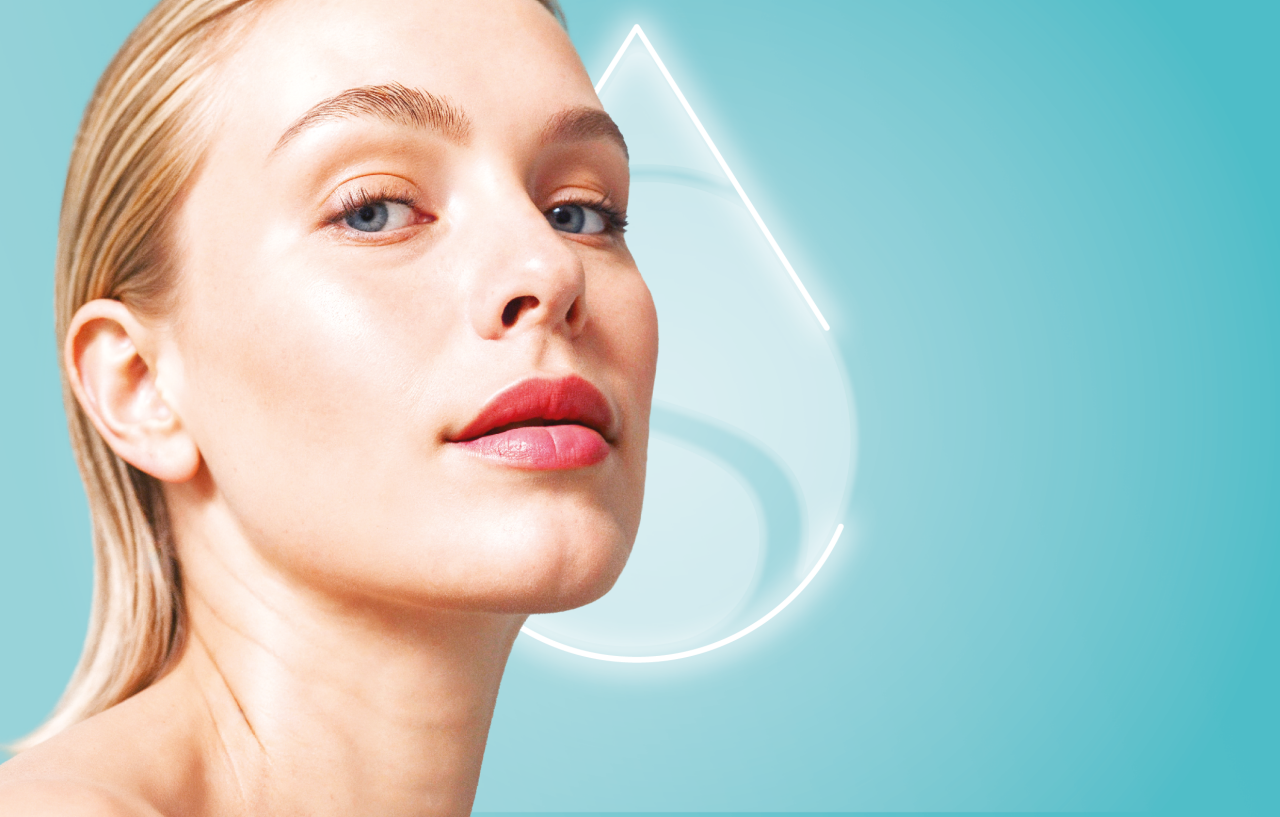 Headshot of SKINVIVE™ patient Anna smiling joyfully, with a glowing droplet in the background.